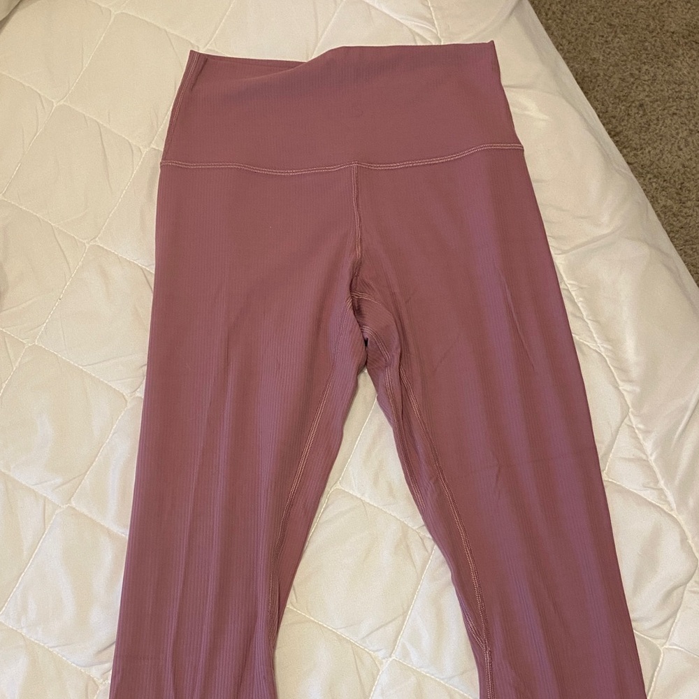 Purple lululemon cropped ribbed leggings 23’
